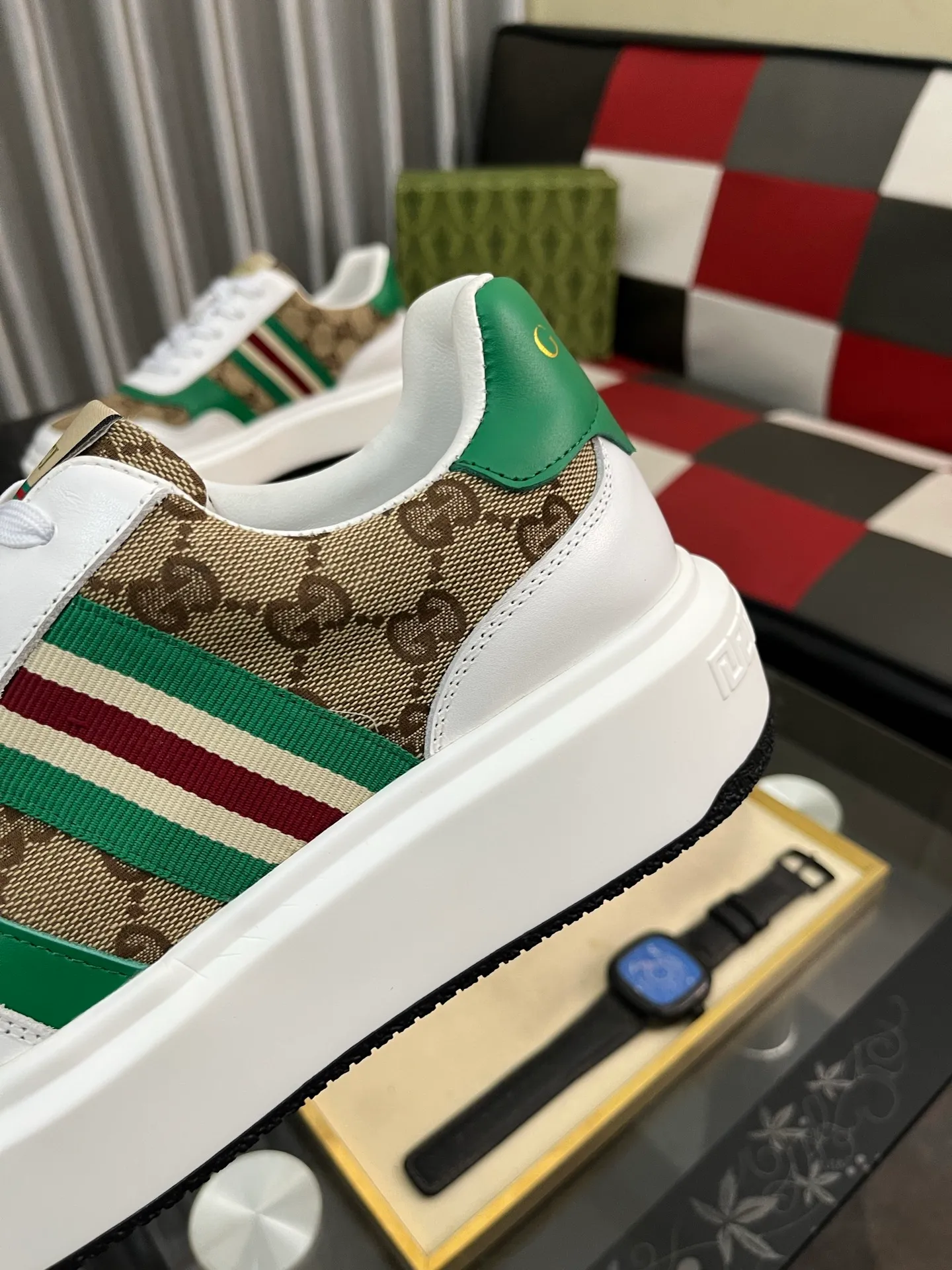 Men's Men's Shoes 💰458⌚️⌚️ [Gucci·Gucci] Original quality. ~ Unique modern style sneakers. 🏃A must-have casual shoe for trendy men😍😍 Original brand imported from Italy, imported original leather, sheep lining (refuses to discolor and grind feet) Sole: Original sole provided by the original factory, French lazy style design ⚠️Fit to the feet, original quality, super comfortable original sole. Just like shooting the real thing 🎬The real thing is better Code number: 38-443️⃣Colors available